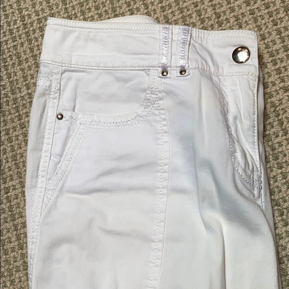 White Capri pants - Picture 3 of 4